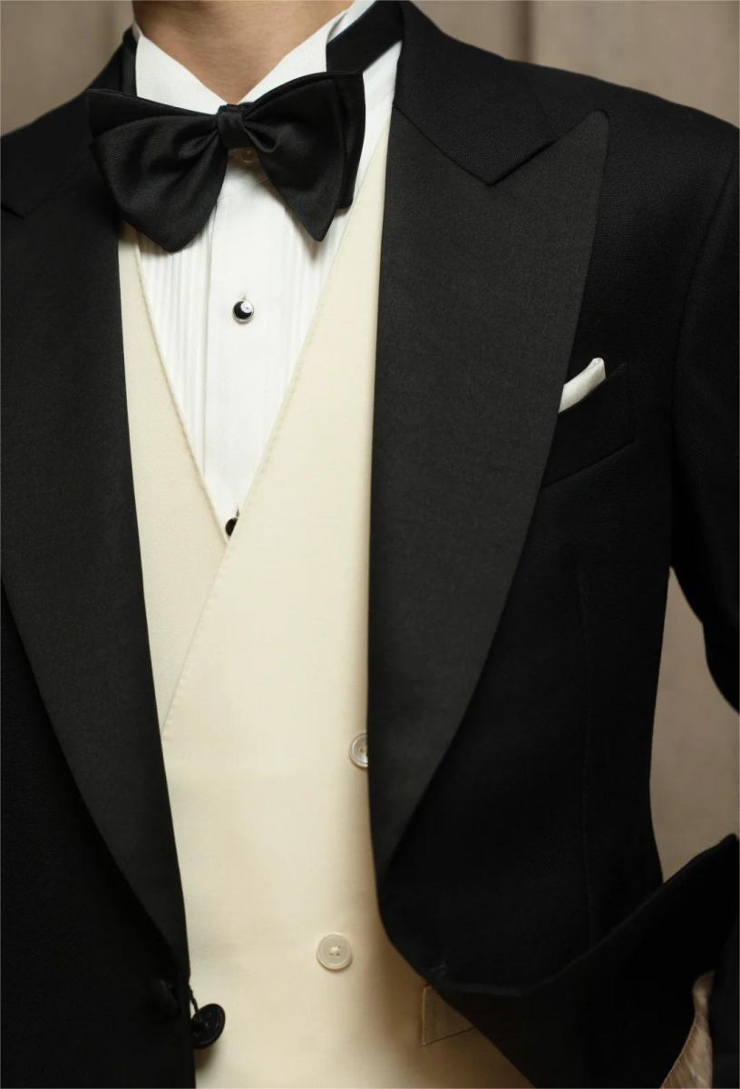 9 Cách Phối Tuxedo Cưới Giúp Chú Rể Toát Lên Đẳng Cấp